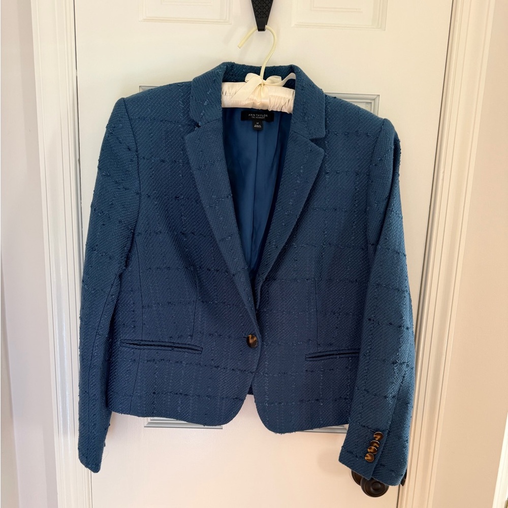 Ann Taylor Blue/Green Textured Blazer with two versatile tanks